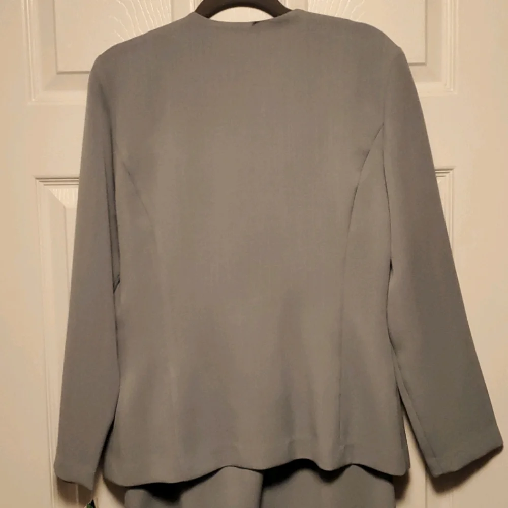 Kari's Korner 2-piece Pantsuit - Picture 3 of 5